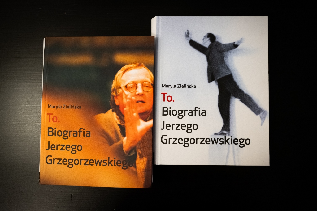 Maryla Zielińska, „To. Biografia Jerzego Grzegorzewskiego”, t. I i II, Teatr Narodowy, Warszawa 2023. Fot. Marta Ankiersztejn Maryla Zielińska, „To. Biografia Jerzego Grzegorzewskiego”, t. I i II, Teatr Narodowy, Warszawa 2023. Fot. Marta Ankiersztejn